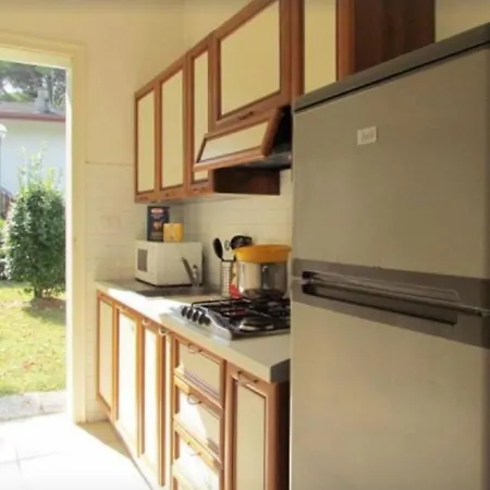 فيلة Little House Pineda